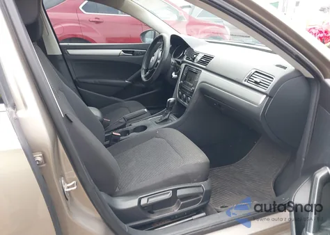 2016 Volkswagen Passat 1.8T S z USA, uszkodzony, nr VIN 1VWAS7A30GC027303